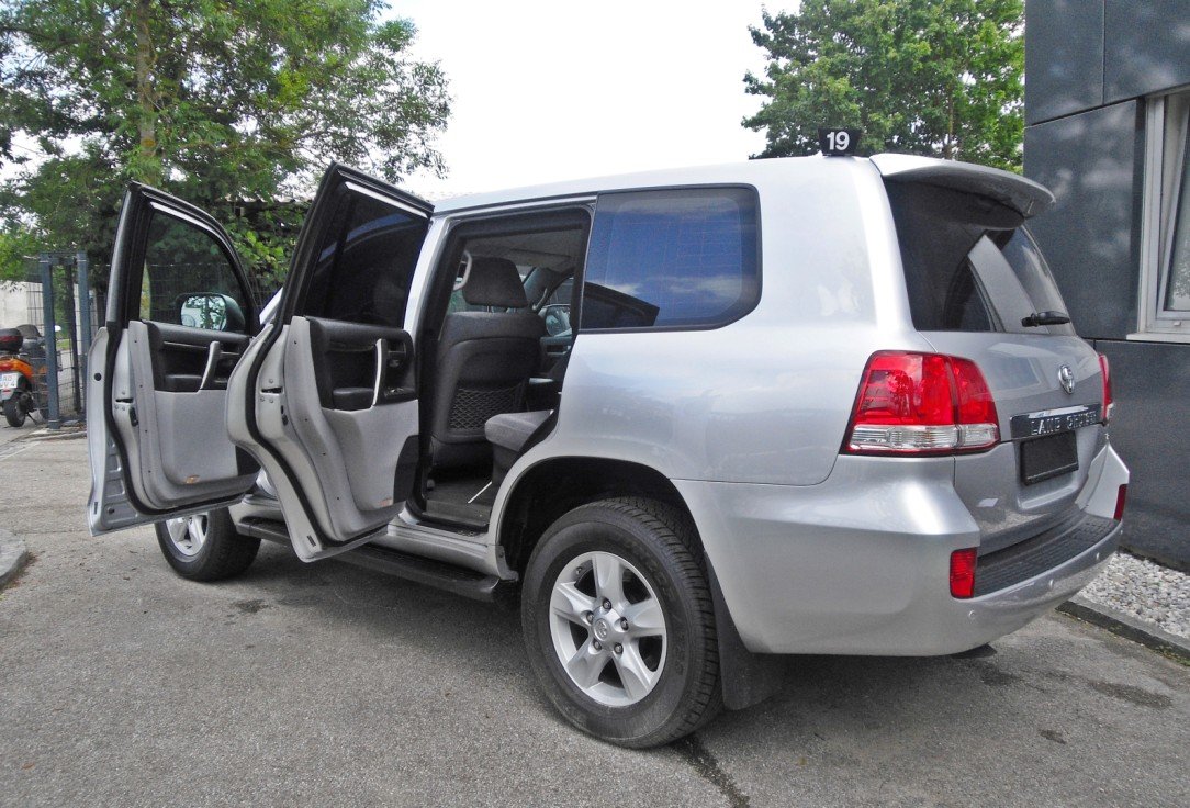 armoured toyota land cruiser 200 #2 armoured toyota land cruiser 200 #2